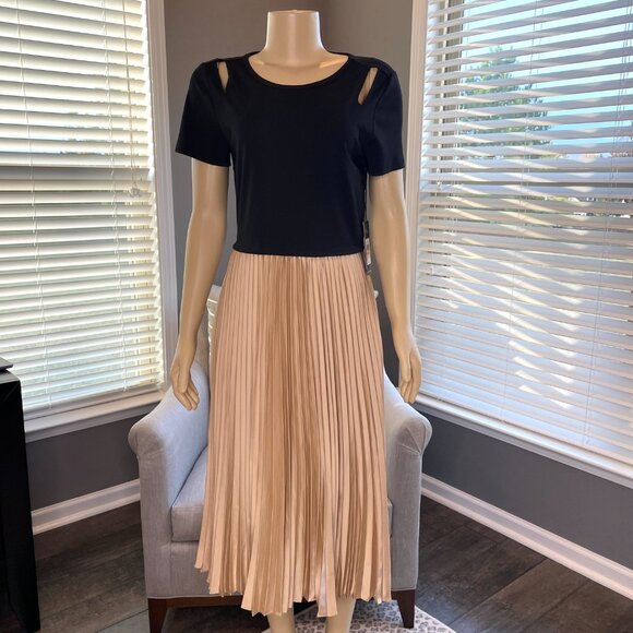 KARL LAGERFELD Pleated Cut Out Dress NWT Sz Sm - Picture 5 of 12